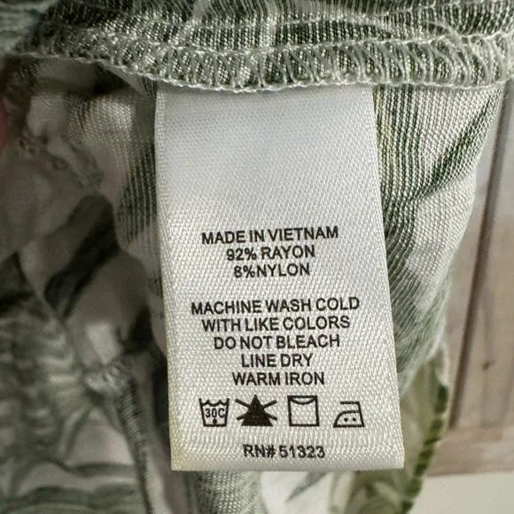 CeCe Green Leaf Print Women's Blouse - Picture 4 of 5